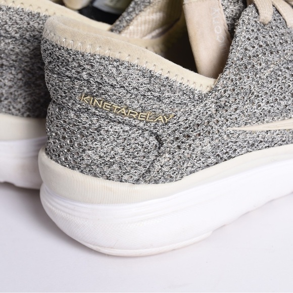 Saucony Women’s Kinetarelar, Gray and Cream Sneakers, size 8 - Picture 4 of 10